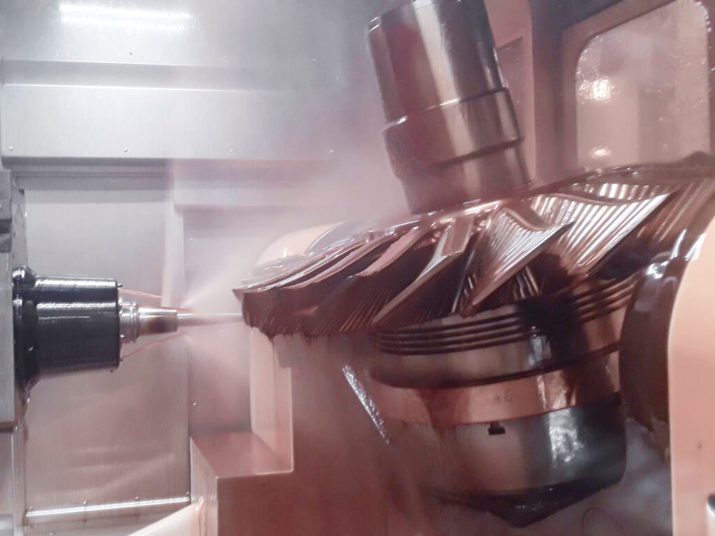 Internal view of the Gruppo Parpas UNIKA BLISK, a special milling machine for aerospace, sold by Leader CNC Technologies.