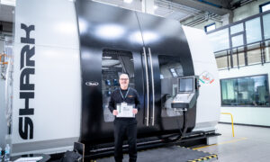 Leader CNC Technologies Service Engineer standing next to Gruppo Parpas SHARK